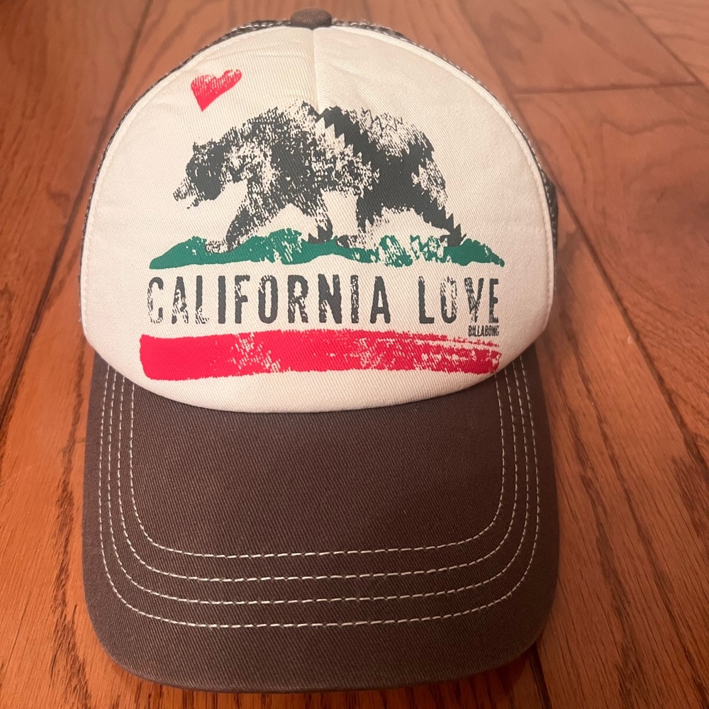 Billabong California Love Bear Trucker Hat Snapback Charcoal Gray & Cream